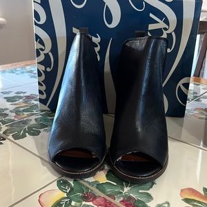 Lucky Brand slip on bootie, black size 9.5